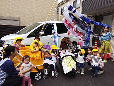  保育ルームぽけっと、デイルームぽけっとに通うみんなくん お魚さん泳いでる